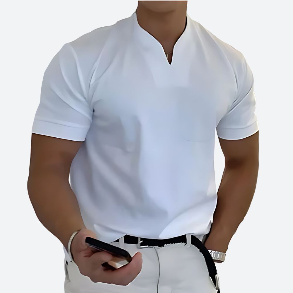 Stilvolles Herren Polohemd mit Kragen und Knopfleiste. Modernes Kurzarm-Oberteil für Freizeit und Business Casual im Sommer.