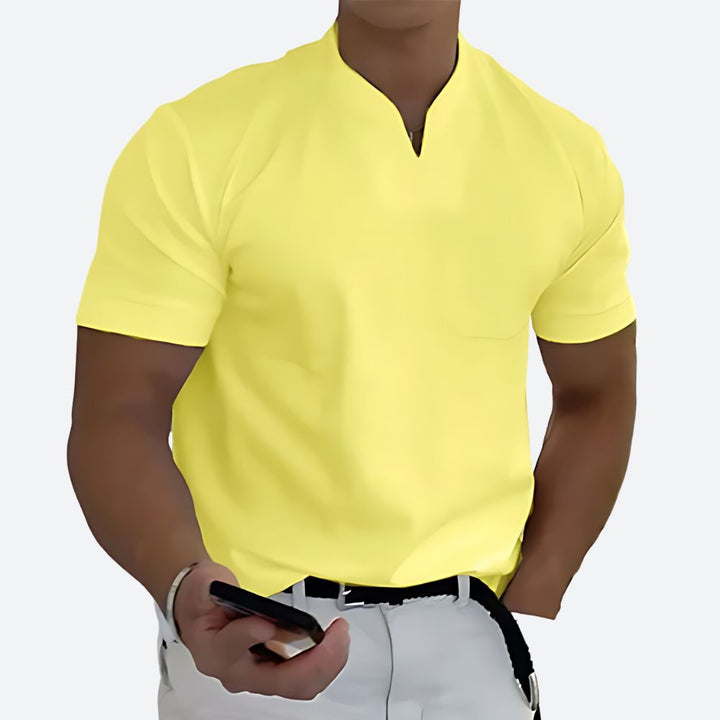 Elegantes Herren Polohemd, Kurzarm, als vielseitiges Basic. Perfekt für klassische Freizeitmode und Business Casual Outfits.