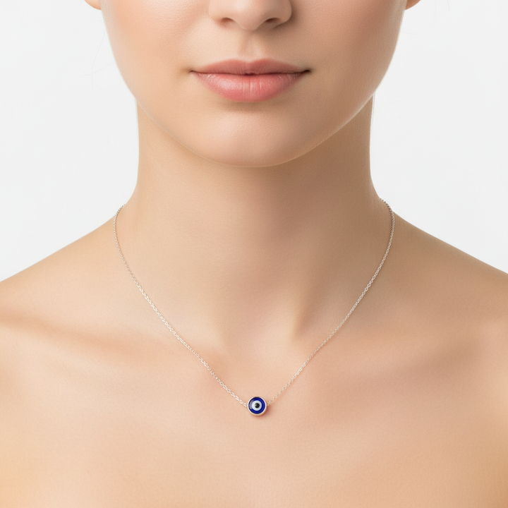 Stilvolle Damen-Halskette mit Nazar-Anhänger, ein beliebtes Modeschmuck-Stück und Schutzamulett.