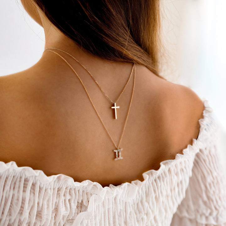 Religiöse Damen Halskette: Sterlingsilber Kreuzkette, perfekt als bedeutungsvolles Geschenk.