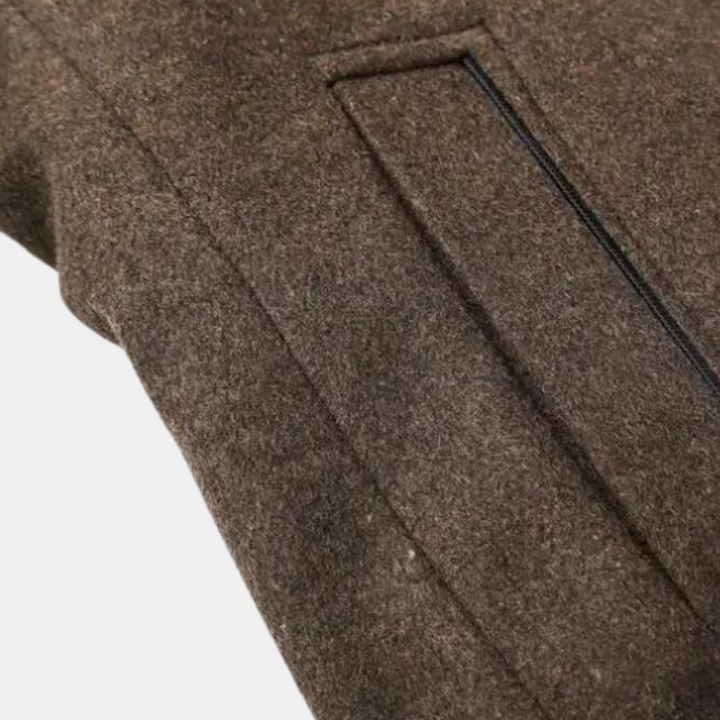 Eleganter Herrenmantel in Blau, ein zeitloses Kleidungsstück für modebewusste Männer.
