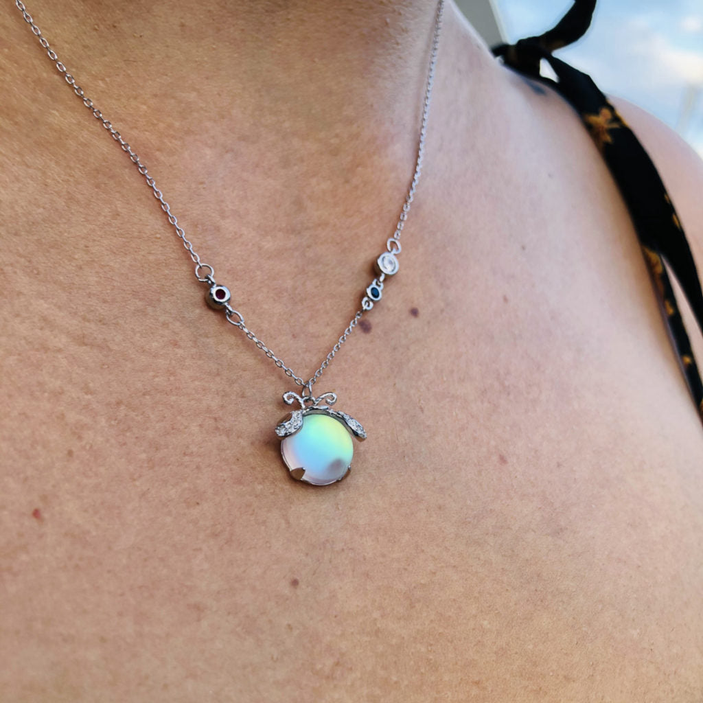 Damen-Halskette mit natürlichem Mondstein, handgefertigt aus Sterling Silber, zeitloser Schmuck.