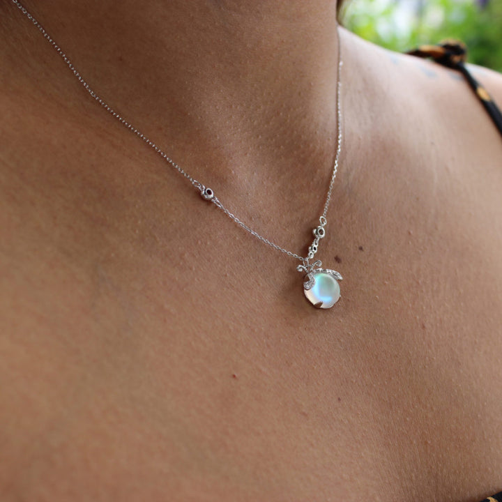 Luxuriöse handgefertigte Mondstein-Halskette, Silberanhänger für Damen, edles Geschenk.