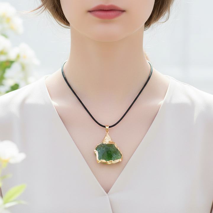Damen Moldavit Halskette, handgefertigt, einzigartiger Naturstein-Schmuck.