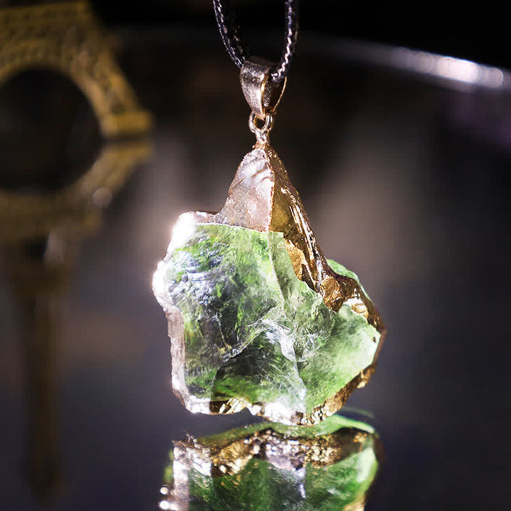 Damen Halskette mit Moldavit, handgefertigt, exklusiver Naturstein-Schmuck.