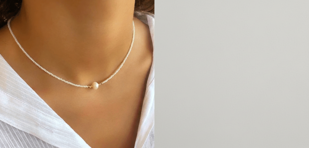 Natürliche Süßwasserperlen in einer handgefertigten ShimmerLuxe Damen Perlenkette. Zeitloser eleganter Schmuck.