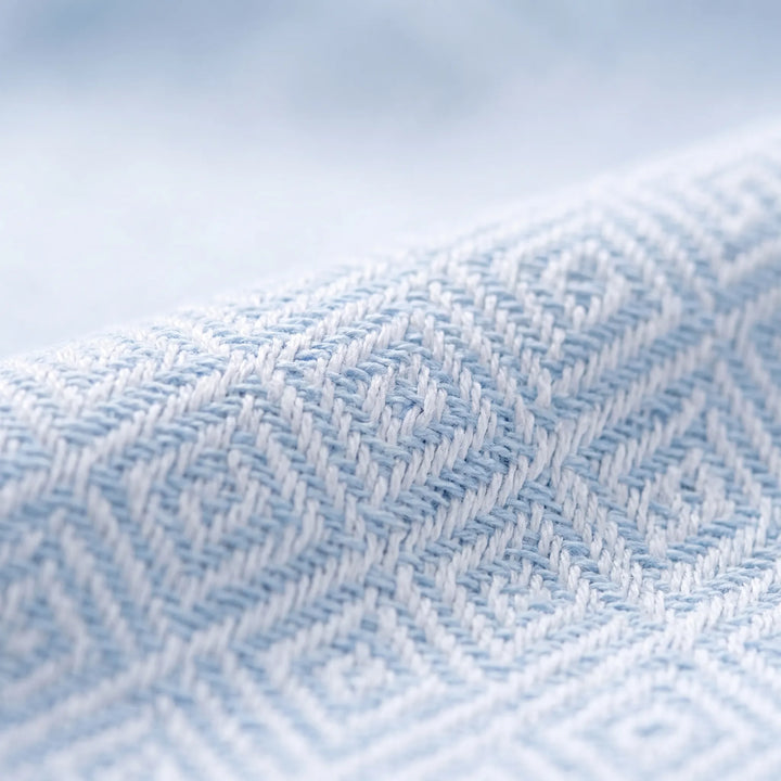 Praktischer Strandponcho mit Kapuze, als Umziehhilfe und Strandtuch; unisex Design für Urlaub.