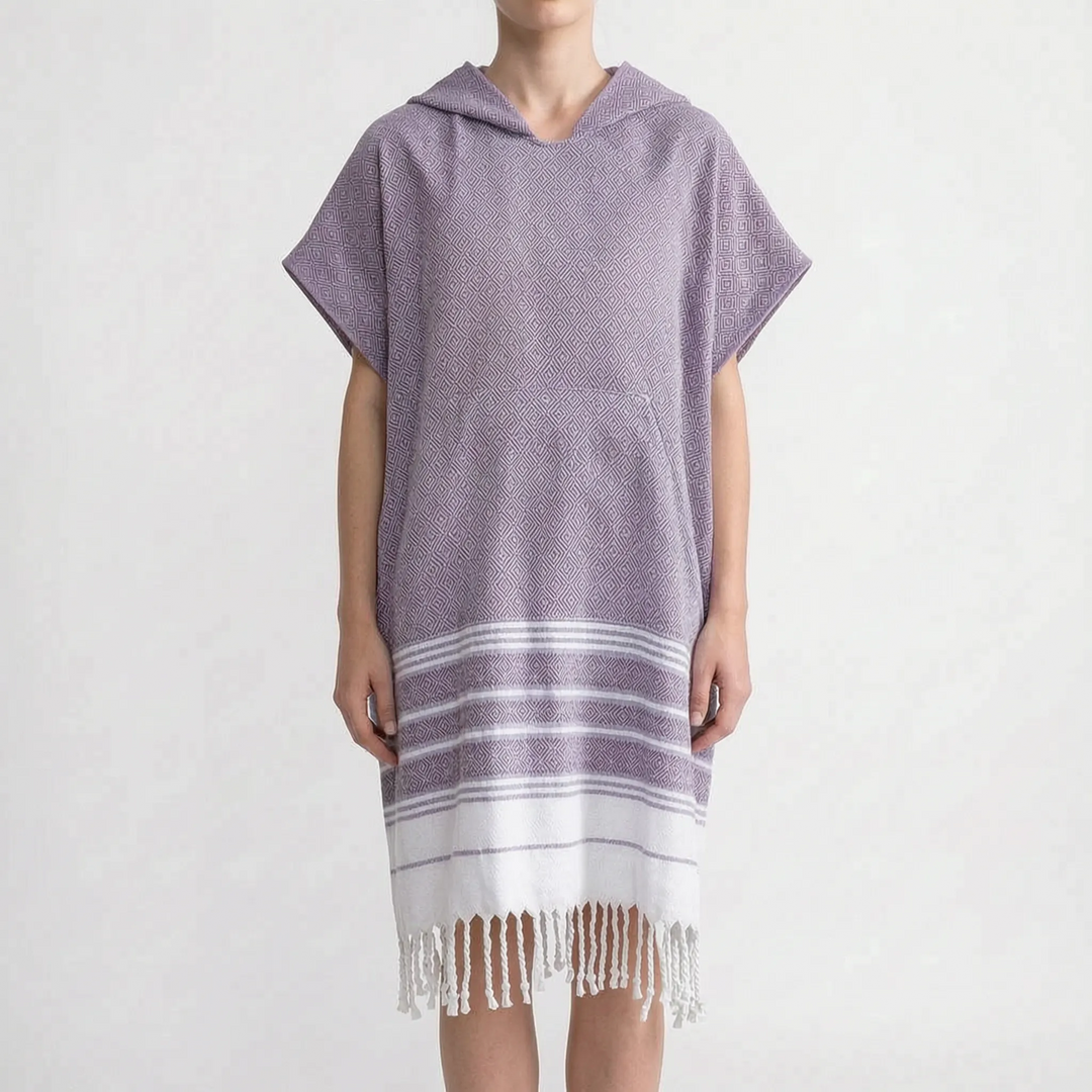 Gemütlicher Handtuchponcho mit Kapuze für Schwimmer und Wassersportler; leicht und portabel.