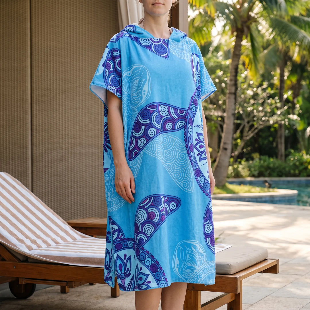 Unisex Handtuchponcho mit Kapuze für Strand & Schwimmen, ideal zum Umziehen am Pool oder See.