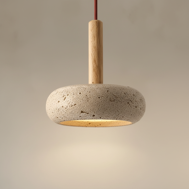 Hängelampe "TranquilRing" aus Naturstein und Holz, ideal für Esszimmer- oder Wohnzimmerbeleuchtung mit Naturflair.