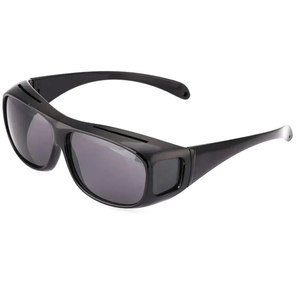Ergonomische Polarisationsbrille für Nachtfahrten, minimiert Blendeffekte und steigert die Fahrsicherheit.