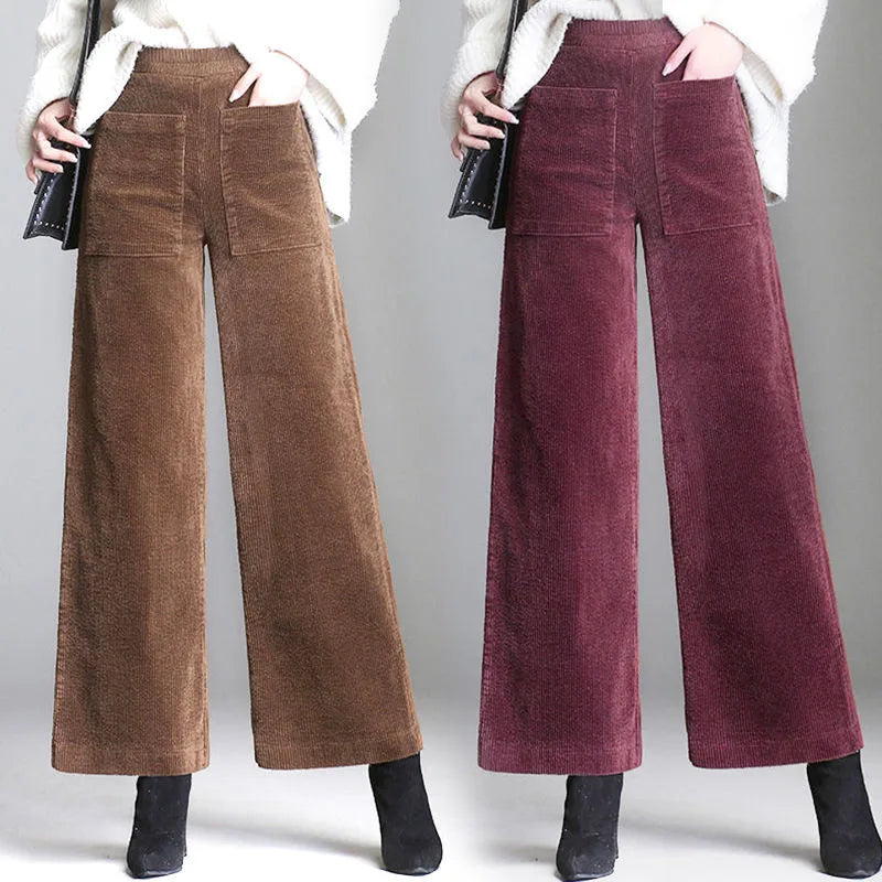 Vielseitige Damen Schlaghose aus Cord, Retro High Waist Design in Schwarz. Ideal für Damenmode.