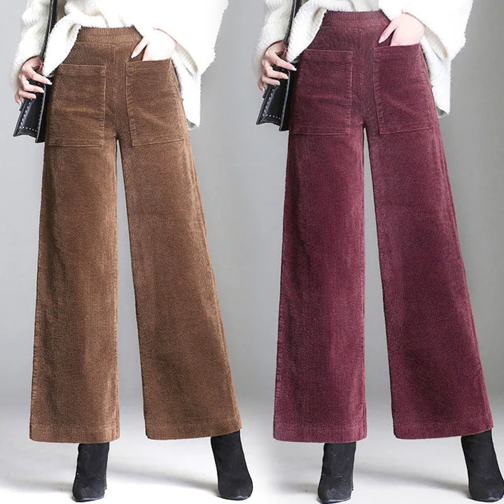 Vielseitige Damen Schlaghose aus Cord, Retro High Waist Design in Schwarz. Ideal für Damenmode.