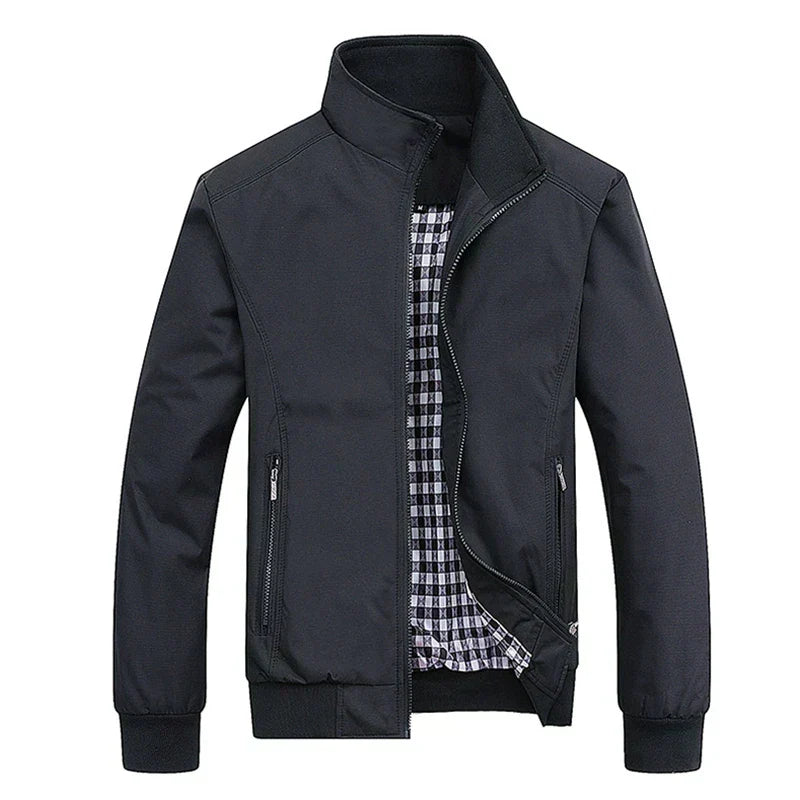 Bequeme Übergangsjacke für Herren, ideal für Herbst. Leicht, wasserabweisend mit Reißverschluss & Stehkragen.