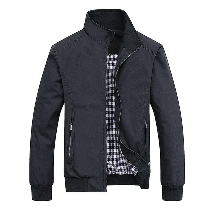 Bequeme Übergangsjacke für Herren, ideal für Herbst. Leicht, wasserabweisend mit Reißverschluss & Stehkragen.