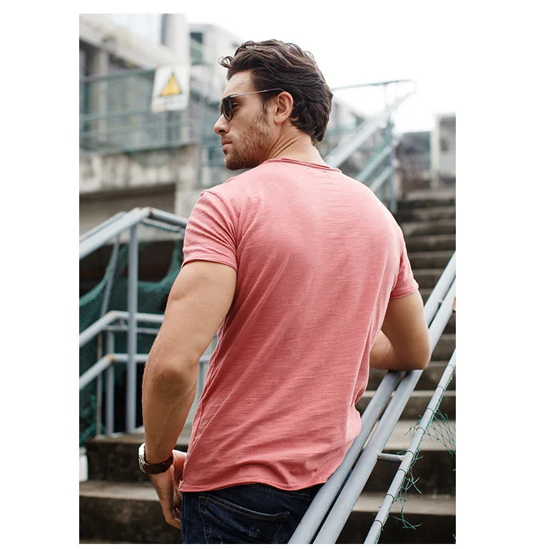 Stylisches Herren Kurzarm T-Shirt für Freizeit, Reise & Sport, mit atmungsaktivem Slim Fit.