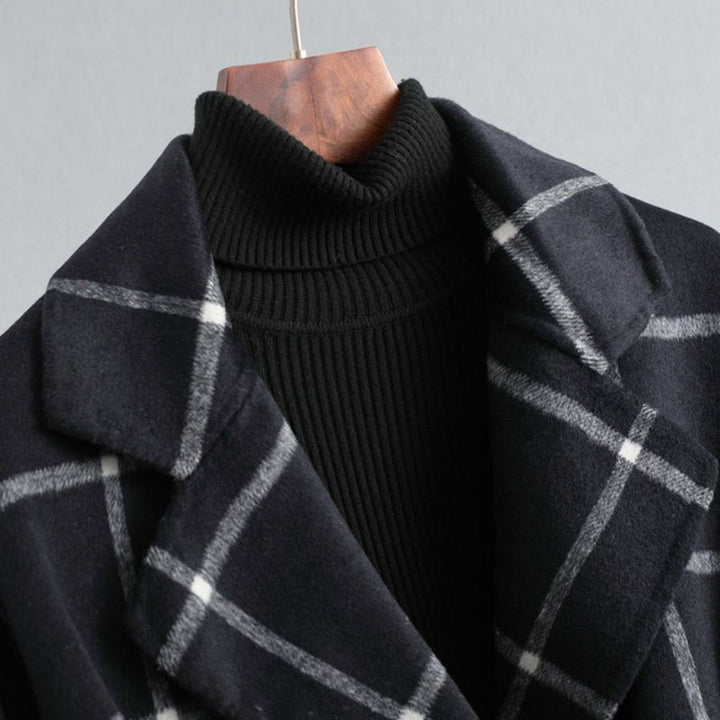 Damenjacke mit stilvollem Karomuster & figurbetontem Schnitt. Perfekte elegante Oberbekleidung für Büro & Freizeit.
