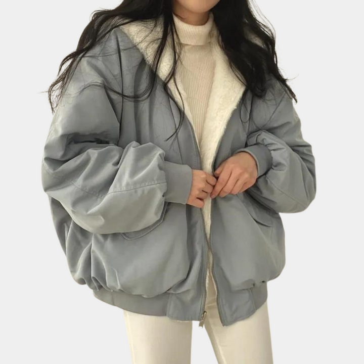 Damen Oversized Winterjacke Heidi, modern gesteppt, ideal für kalte Tage. Erhältlich in Grau, Schwarz & Weiss.
