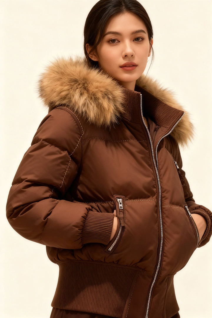 Gesteppte Damenjacke Heidi in Schwarz, warm gefüttert und wetterfest, perfekt für Outdoor-Aktivitäten im Winter.