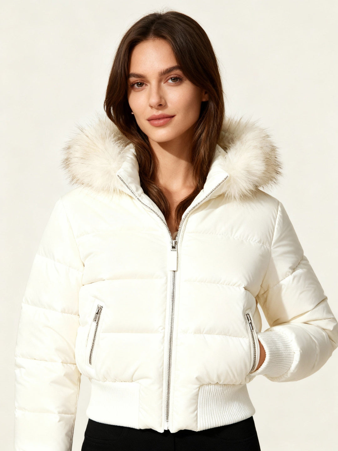 Vielseitige Damen Winterjacke Heidi, warm und atmungsaktiv, die perfekte Begleiterin für stilvolle Winteroutfits.
