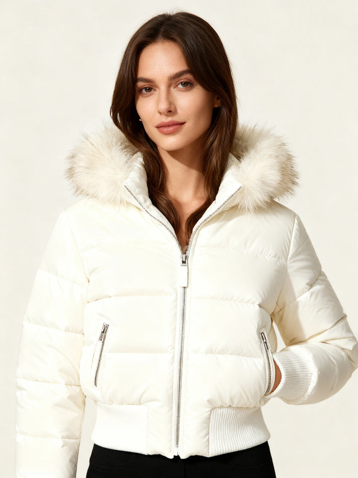 Vielseitige Damen Winterjacke Heidi, warm und atmungsaktiv, die perfekte Begleiterin für stilvolle Winteroutfits.