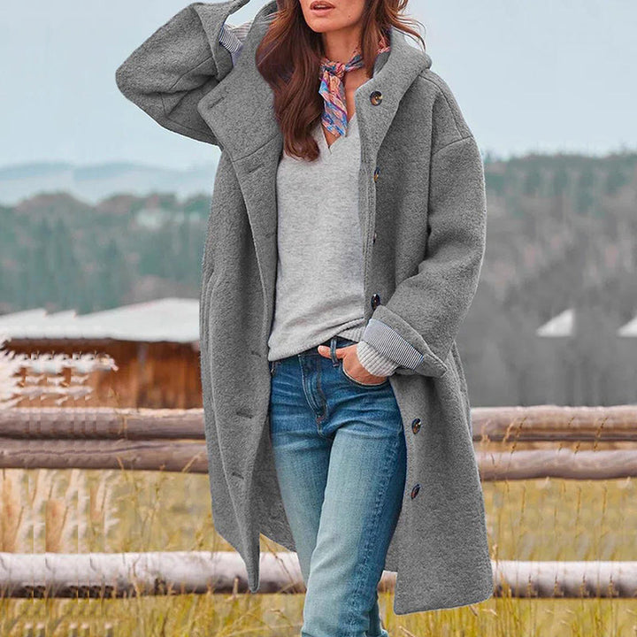Gemütlicher langer Damen Wintermantel mit Kapuze. Eleganter warmer Mantel für stilvolle Wintertage & Freizeitkleidung.