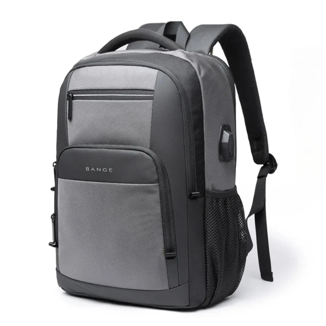 Geräumiges, gepolstertes Laptop-Fach im wasserdichten Business Rucksack; sicherer Schutz für Geräte.