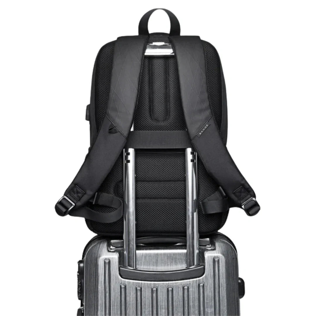 Nahaufnahme des strapazierfähigen, wasserdichten Materials des Unisex Rucksacks; schützt Inhalt vor Nässe.