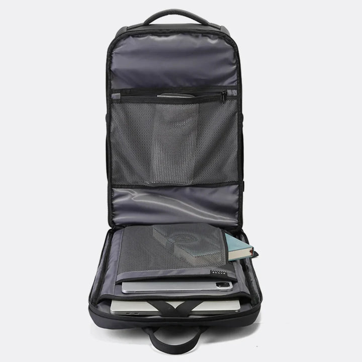 30 Liter Airline Handgepäck Rucksack in Schwarz, der perfekte Begleiter für Reisen und Urlaub.