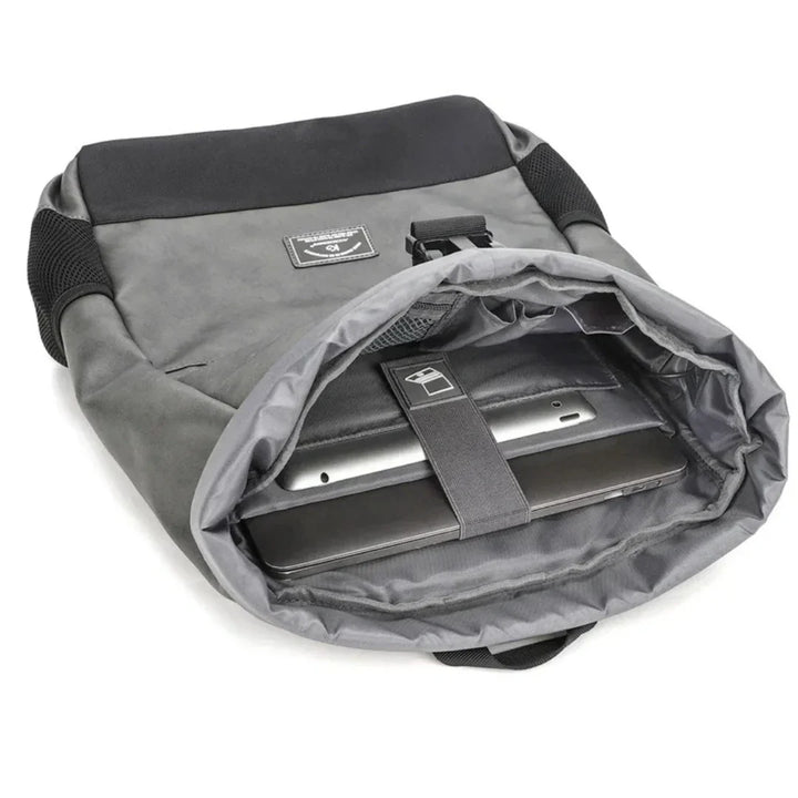 Urbaner Roll-Top Laptoprucksack, unisex, wasserfest, ideal als Reiserucksack oder Pendlerrucksack.