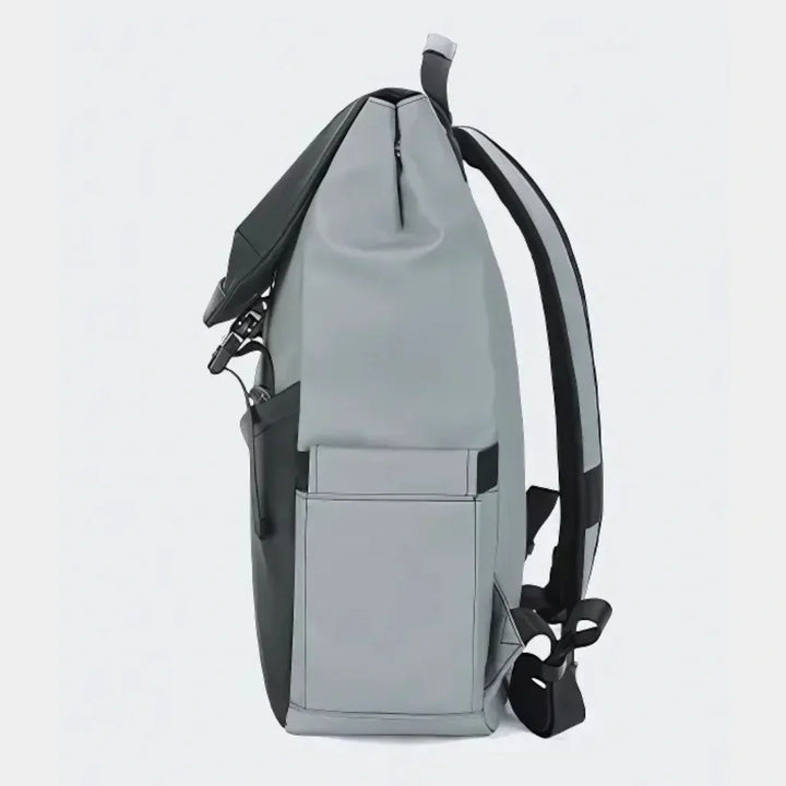 Stilvoller T-Nu Avant Rucksack, vegan & wasserabweisend, ideal als Alltags- oder Bürobegleiter in Schwarz.