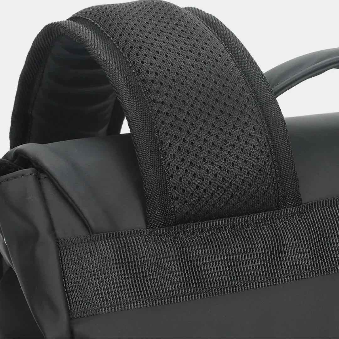 Grauer T-Nu Avant Pendlerrucksack, minimalistisch, mit Laptopfach, robust & wetterbeständig für die Stadt.