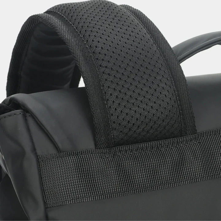 Grauer T-Nu Avant Pendlerrucksack, minimalistisch, mit Laptopfach, robust & wetterbeständig für die Stadt.