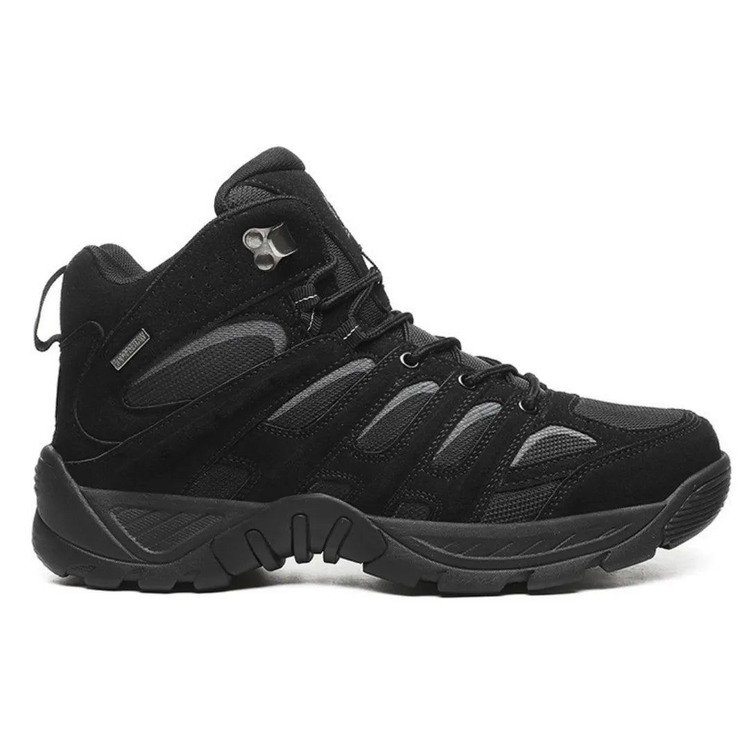 Conan Wanderschuhe am Berg, für optimalen Komfort und Schutz beim Wandern.