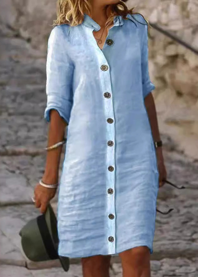 Blaues, stilvolles Damen Hemdkleid mit Halbarm und Kragen. Bequemes Freizeitkleid, perfekt für Frühling und Sommer.
