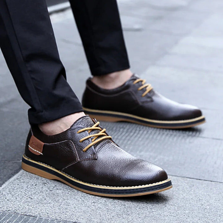 Vorderansicht der edlen Herren Business Schuhe Leon aus Leder, ideal für den modernen Bürostil und elegante Outfits.