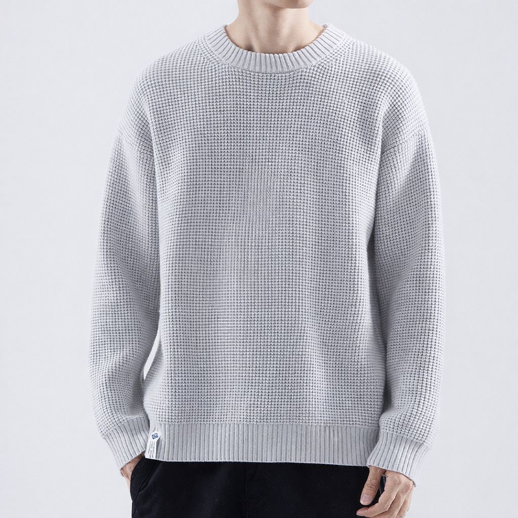 Moderner Herren Rundhalspullover mit Struktur, ideal für den Winter. Bequemer und eleganter Herrenpullover.