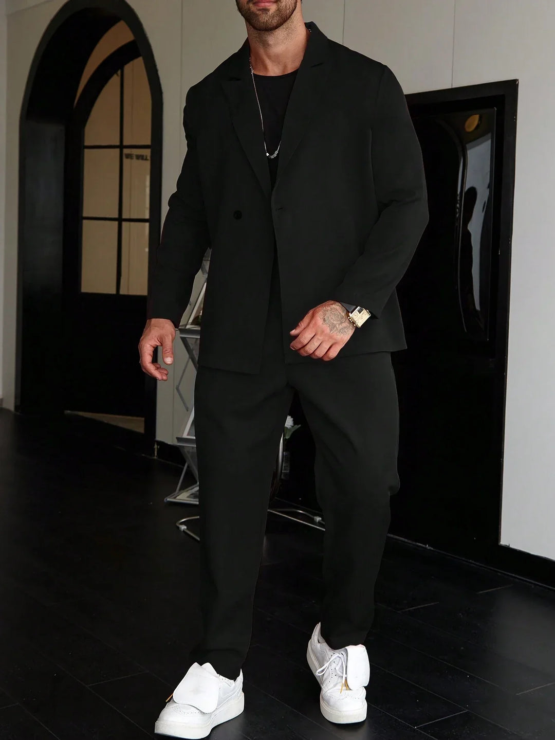 Eleganter roter Slim Fit Herrenanzug, ein stilvoller Zweiteiler für besondere Events & Abendgarderobe.