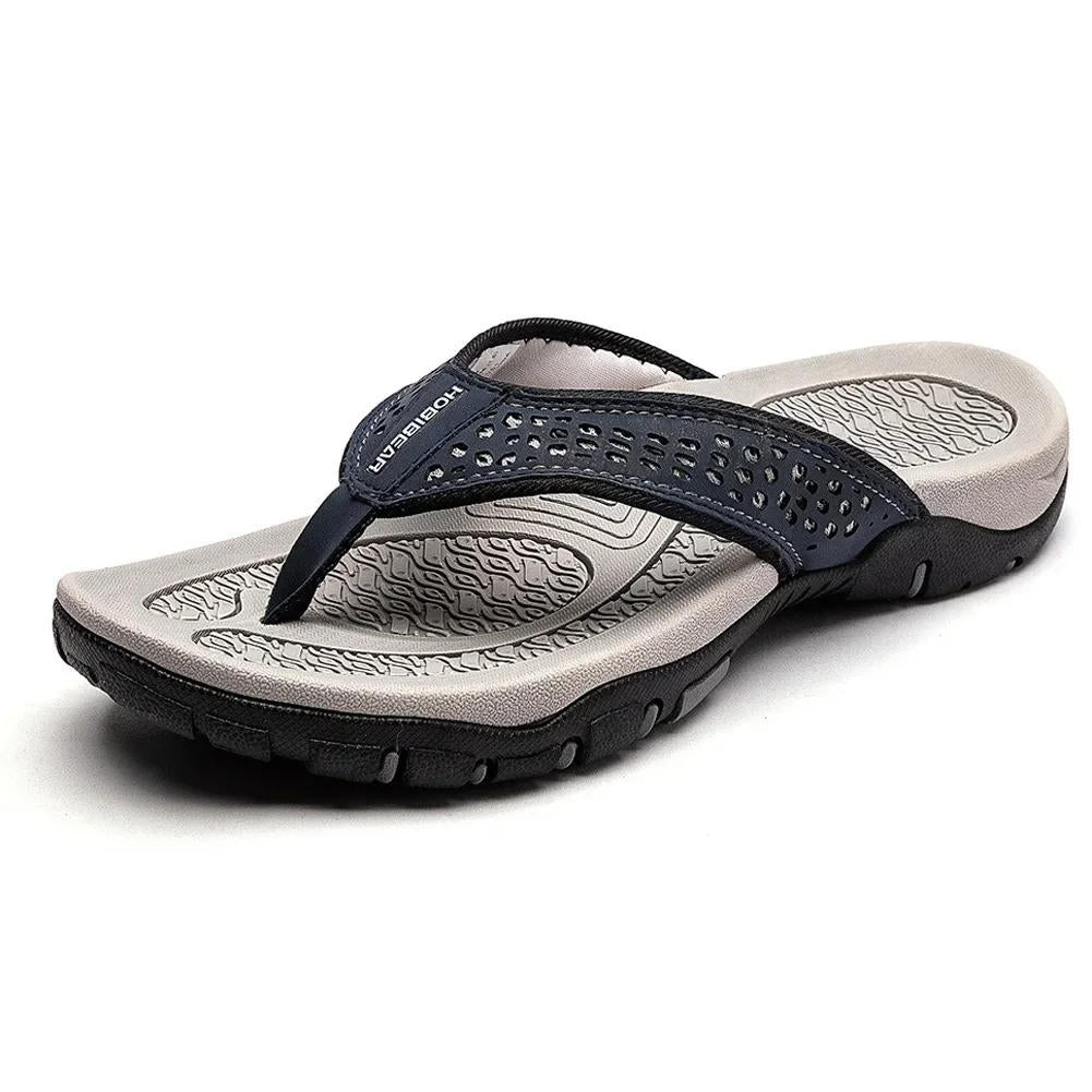 Ergonomisches Fußbett der Herrensandale Fynn für maximale Unterstützung & Dämpfung; ideal für lange Sommertage.