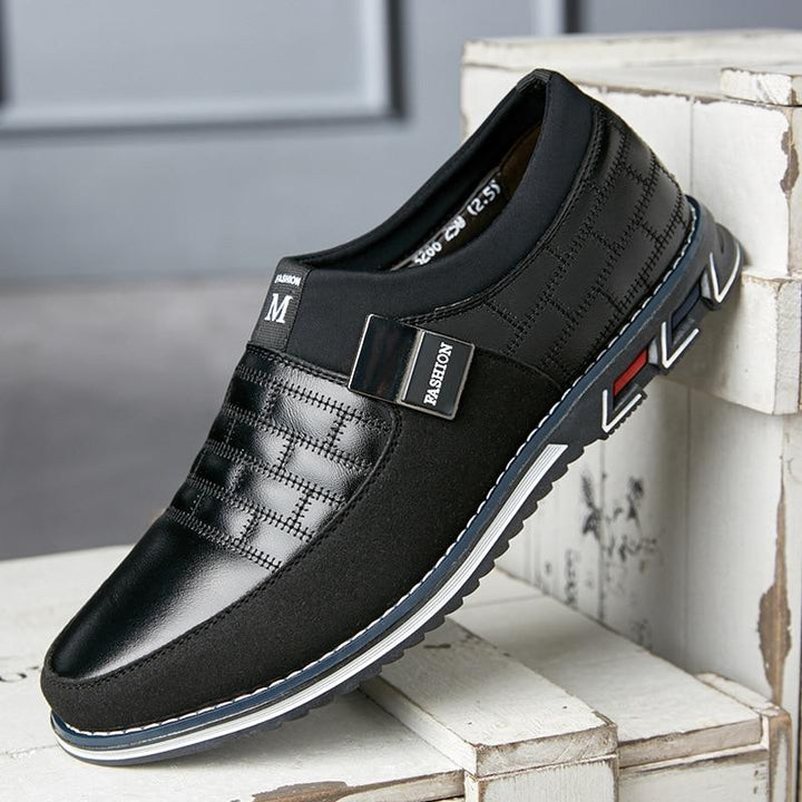 Bequeme dunkelblaue Herrenschuhe, atmungsaktiv, bieten Halt & orthopädischen Komfort den ganzen Tag.