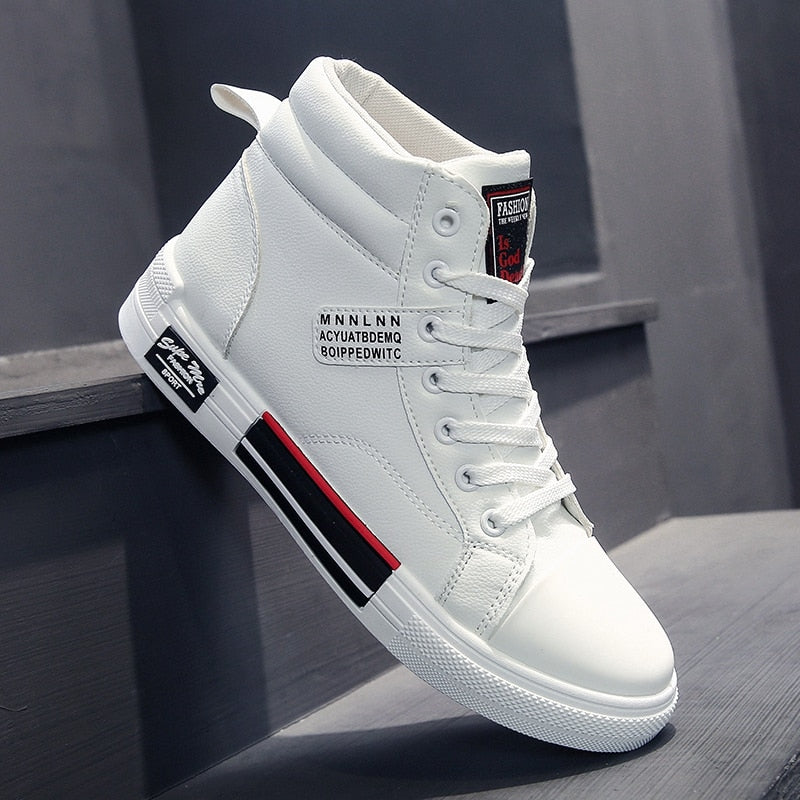 Weiße Herren High-Top Sneaker, Schnürschuh aus Kunstleder, ideal als Freizeitschuh.