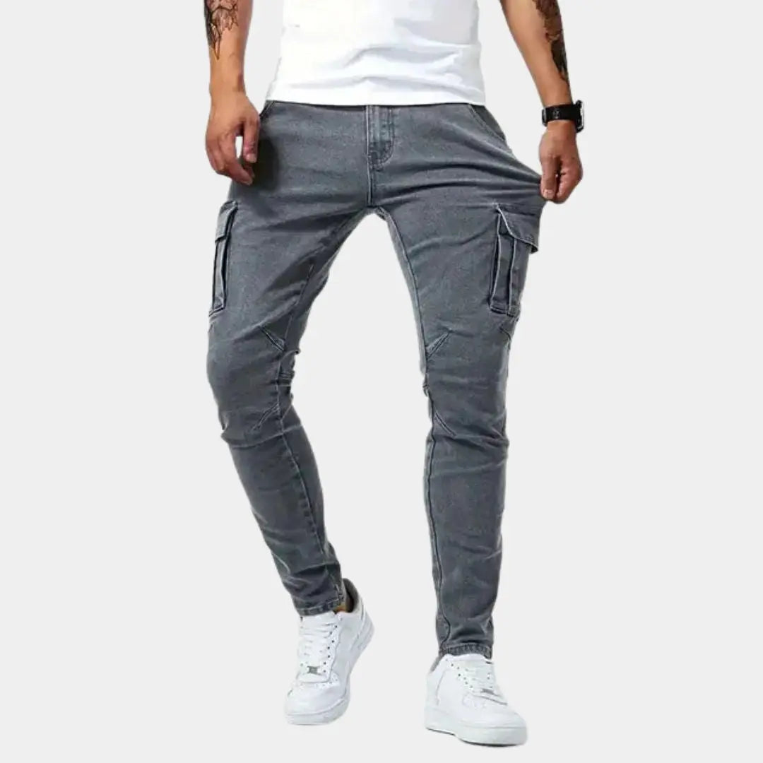 Herren Slim Fit Jeans in Schwarz für modernen Alltagslook. Präzise Passform für gepflegten Stil.