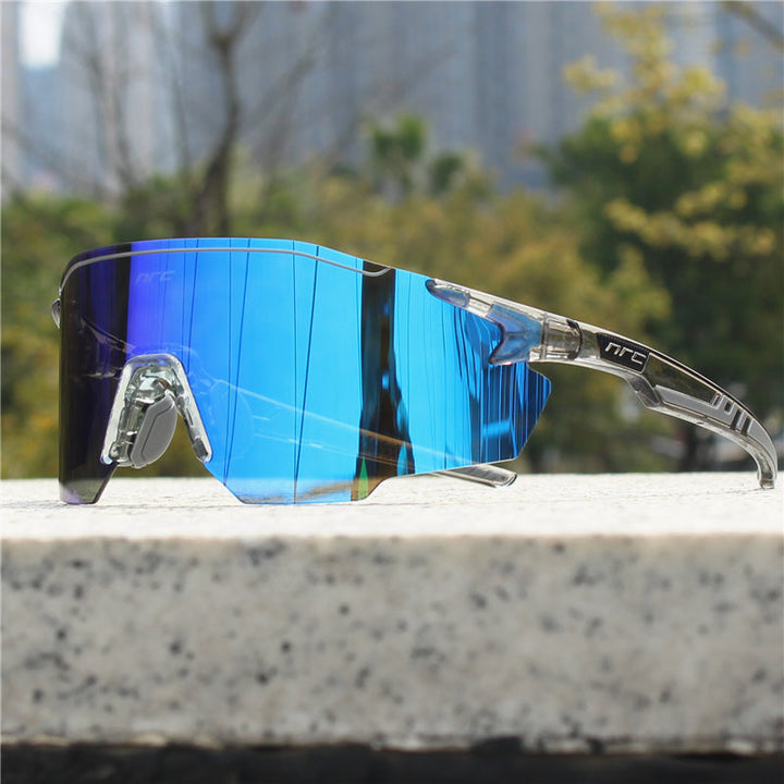 Performance-Schildsonnenbrille für Herren mit verspiegeltem UV-400-Schutzglas, optimal für Sport & Outdoor.