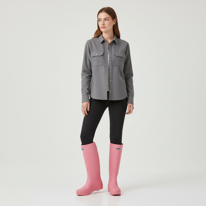 Seitenansicht der eleganten Claudia Damen Regenstiefel. Wasserdichte, bequeme Schuhe für Herbst & Winterstiefel.