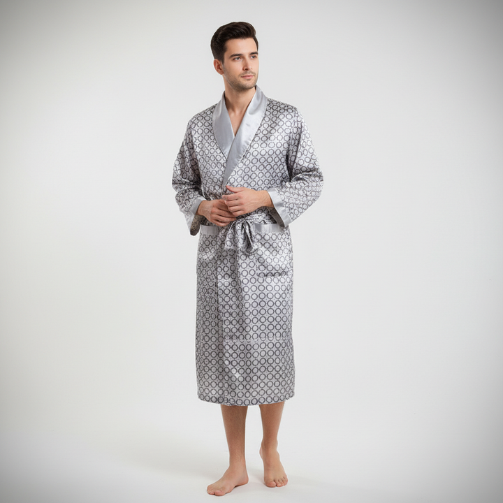 Moderner Herren Bademantel aus glänzendem Satin mit stilvollem Muster, ideal für Komfort und Eleganz.
