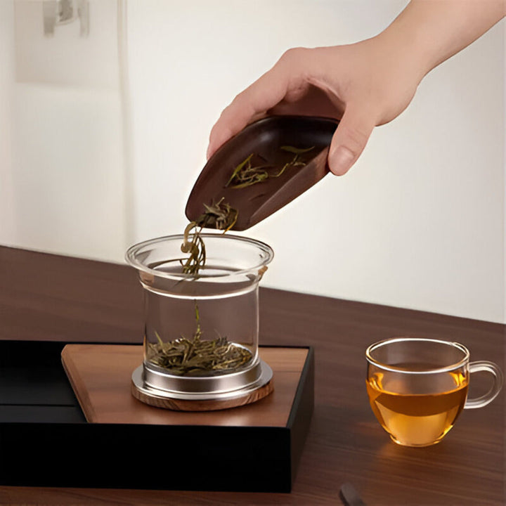 Moderne, elegante Teekanne mit Teesieb, ein Highlight für jede Küche. Ideal für aromatischen losen Tee.