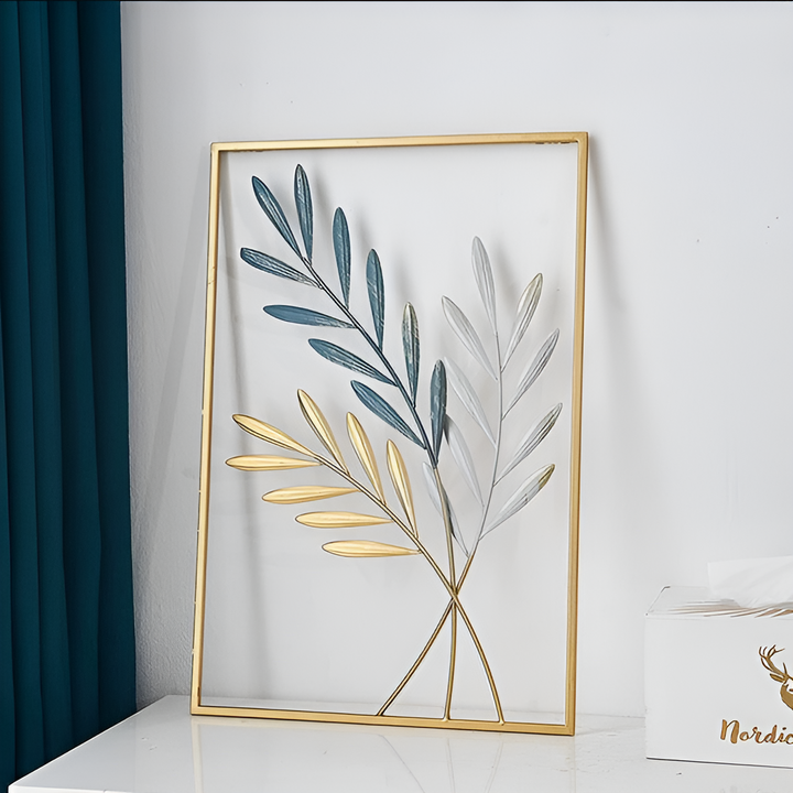 Exquisites Blatt-Wanddekor, schafft eine elegante und ruhige skandinavische Atmosphäre.
