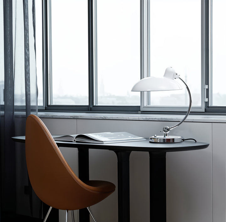 Schicke Vintage Arbeitsleuchte, verstellbare Metall-Schreibtischlampe im zeitlosen Retro-Design.