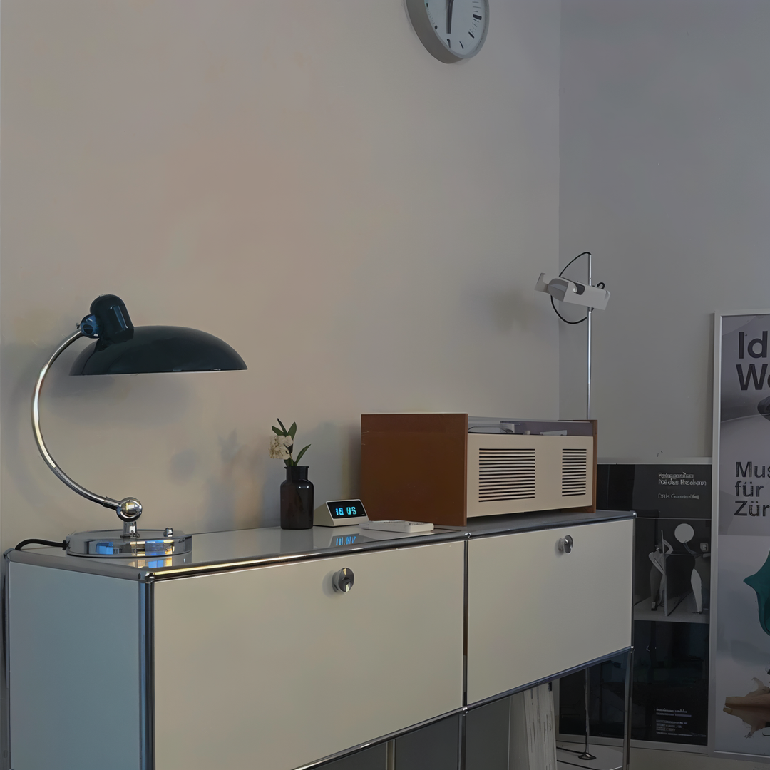 Vintage verstellbare Metall-Schreibtischlampe, ideal für Büro, Lesen & Arbeitsplatz. Retro-Design.