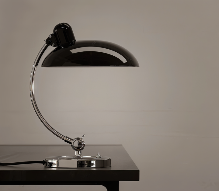Design Metall-Tischlampe, verstellbar, im Vintage-Stil für stilvolle Wohnzimmer- & Büro-Beleuchtung.